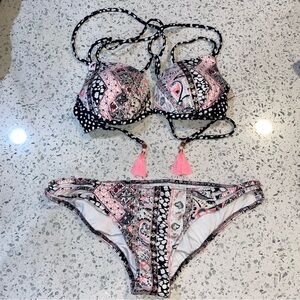 Victoria’s Secret Bikini Set👙